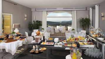 Daily buffet breakfast (EUR 36 per person)