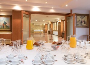 Daily buffet breakfast (EUR 11 per person)