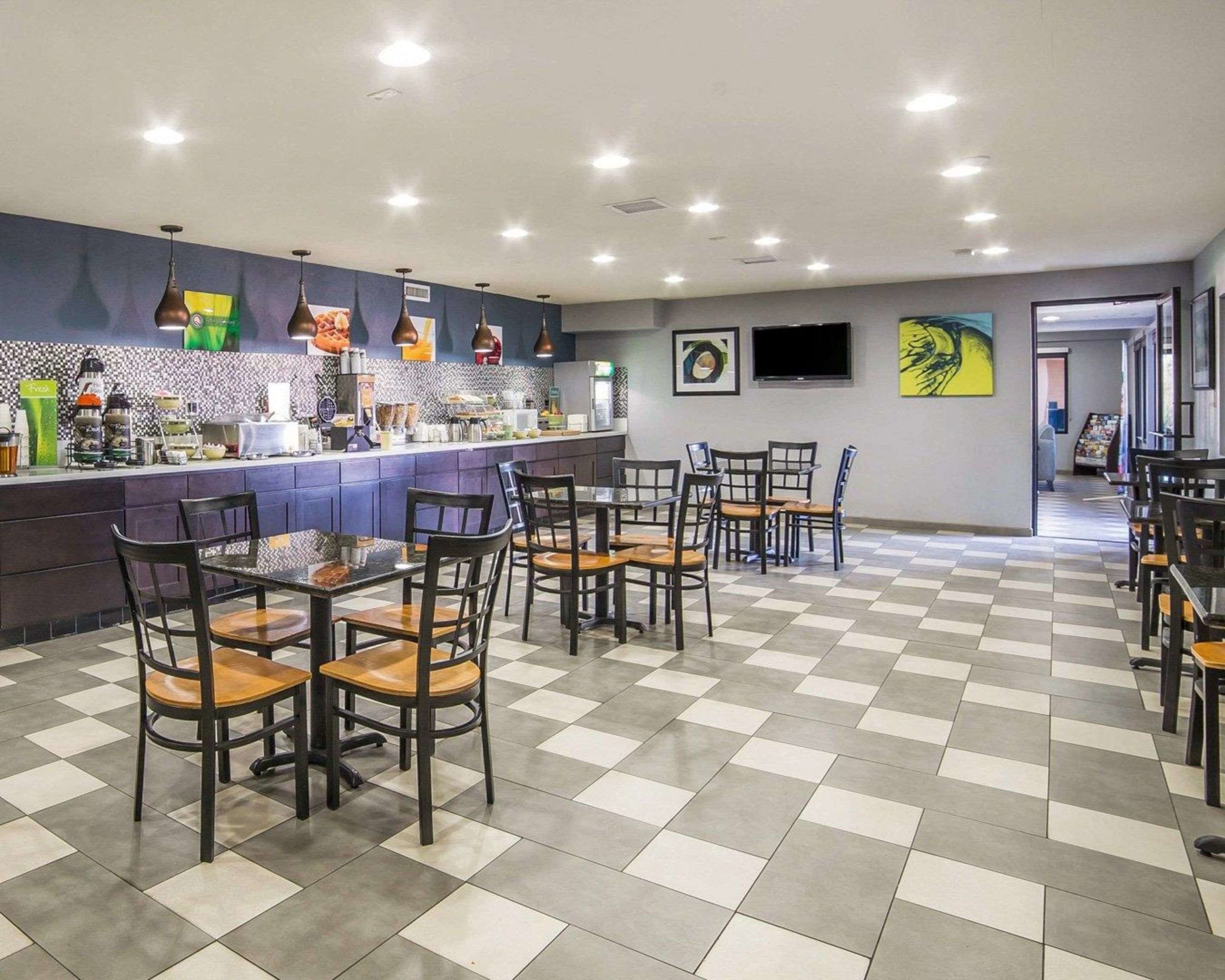 Café da manhã para viagem grátis todos os dias