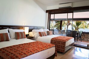 Deluxe kamer | Een minibar, een kluis op de kamer, gratis babybedden, gratis wifi