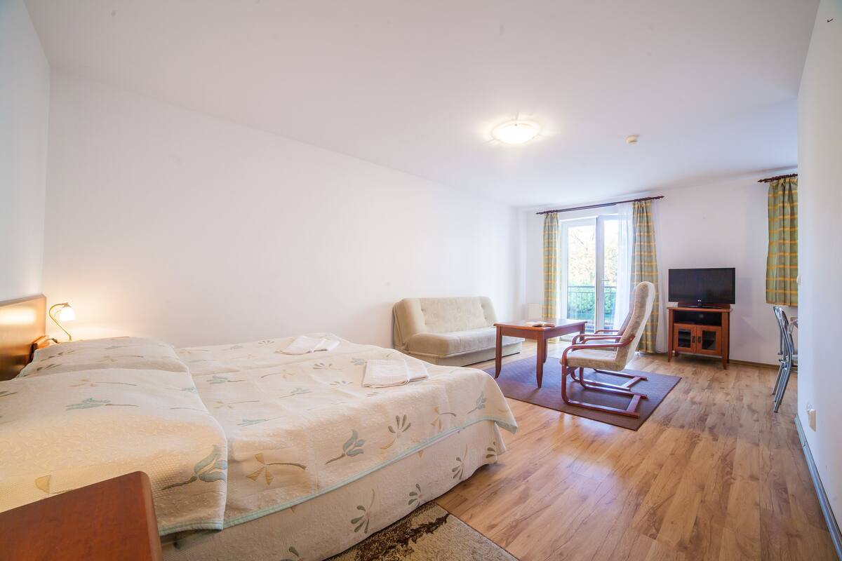 double or twin room | desk, iron/ironing board, free cots/infant beds, free wifi