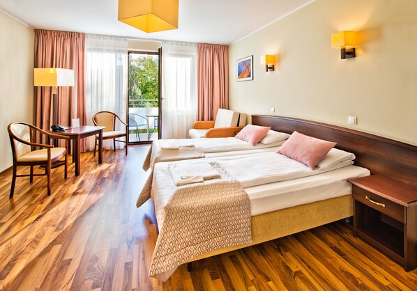 Twin Room (with extra bed)