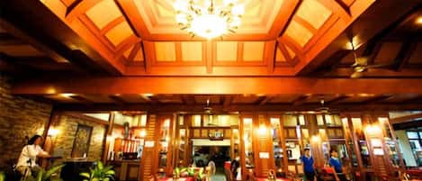 Breakfast, lunch, dinner served; Thai cuisine