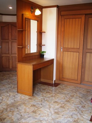 Deluxe Room | Room amenity - Navin Mansion 3 (Pattaya)