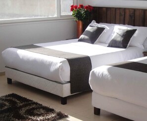 Egyptian cotton sheets, premium bedding, down comforters - Hotel Boutique Embajada de la Feria (Bogotá)