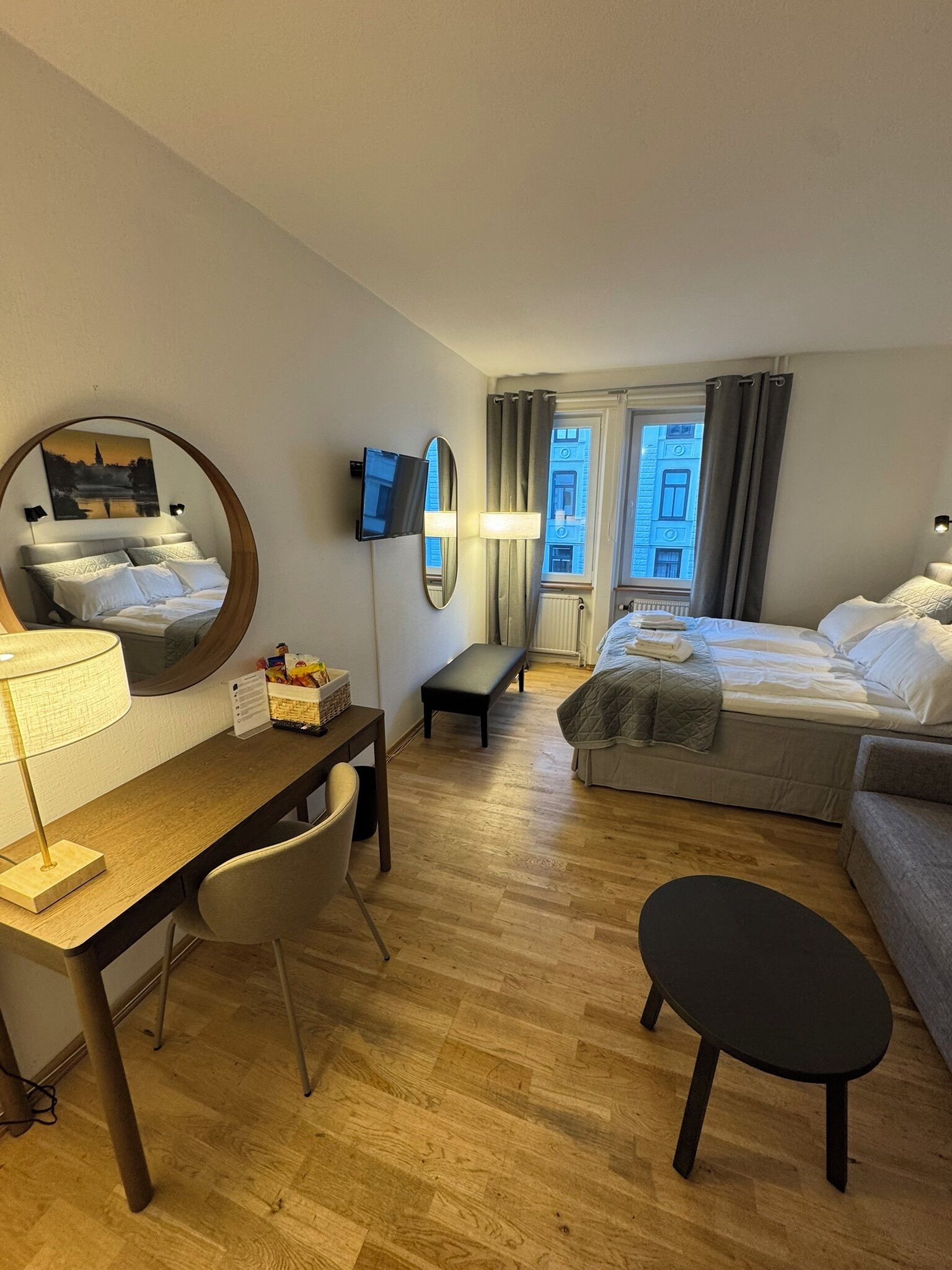 Firemannsrom – familie | Sengetøy av topp kvalitet, minibar og strykejern/-brett