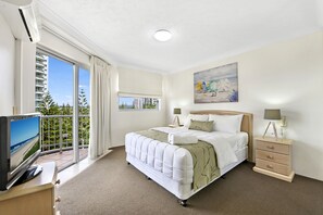 Leilighet, 1 soverom, balkong, hageutsikt | 1 soverom, safe på rommet, strykejern/-brett og barnesenger