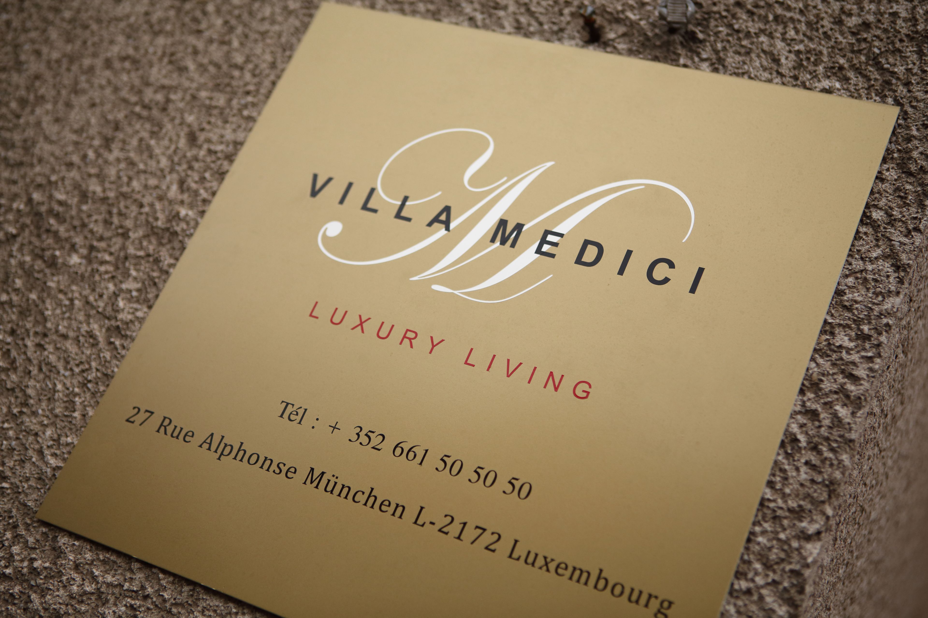 Ett visitkort för Villa Medici Luxury Living.