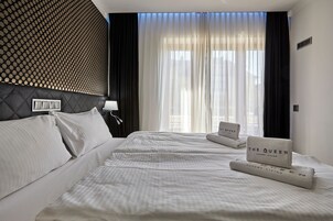 Deluxe Apartment | Soundproofing, iron/ironing board, free WiFi, bed sheets