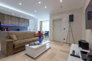 Deluxe Apartment | Living room | Flat-screen TV, DVD player
