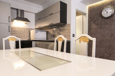 The Queen Luxury Apartments - Villa Cortina