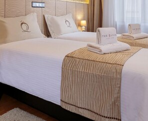 Executive Apartment, Hot Tub | Individually decorated, individually furnished, soundproofing