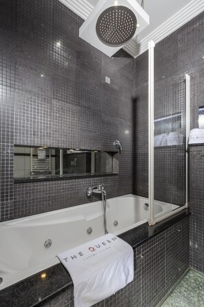 Departamento Deluxe, 2 habitaciones, chimenea | Baño | Amenidades de baño gratuitas, secadora de cabello, toallas 