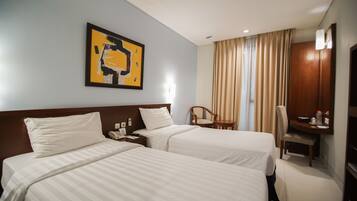 In-room safe, desk, free WiFi