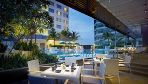 Breakfast, lunch, dinner served; al fresco dining - Première Hotel (Klang)