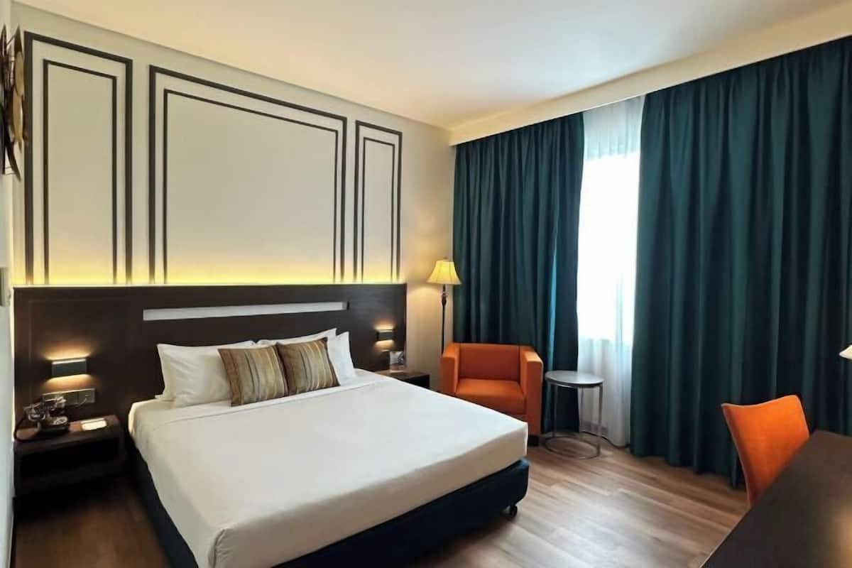 Minibar, in-room safe, desk, iron/ironing board