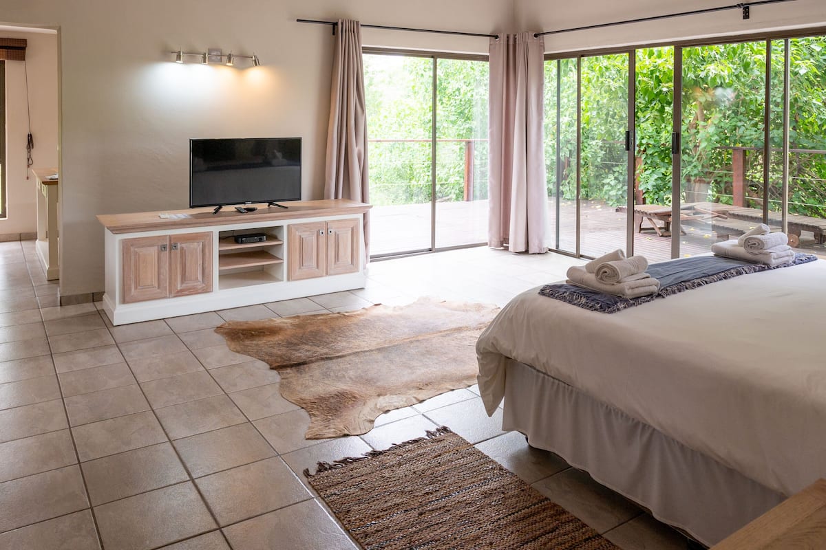 Suite de lujo (2 Sleeper) | Minibar, caja de seguridad en la habitación y decoración personalizada