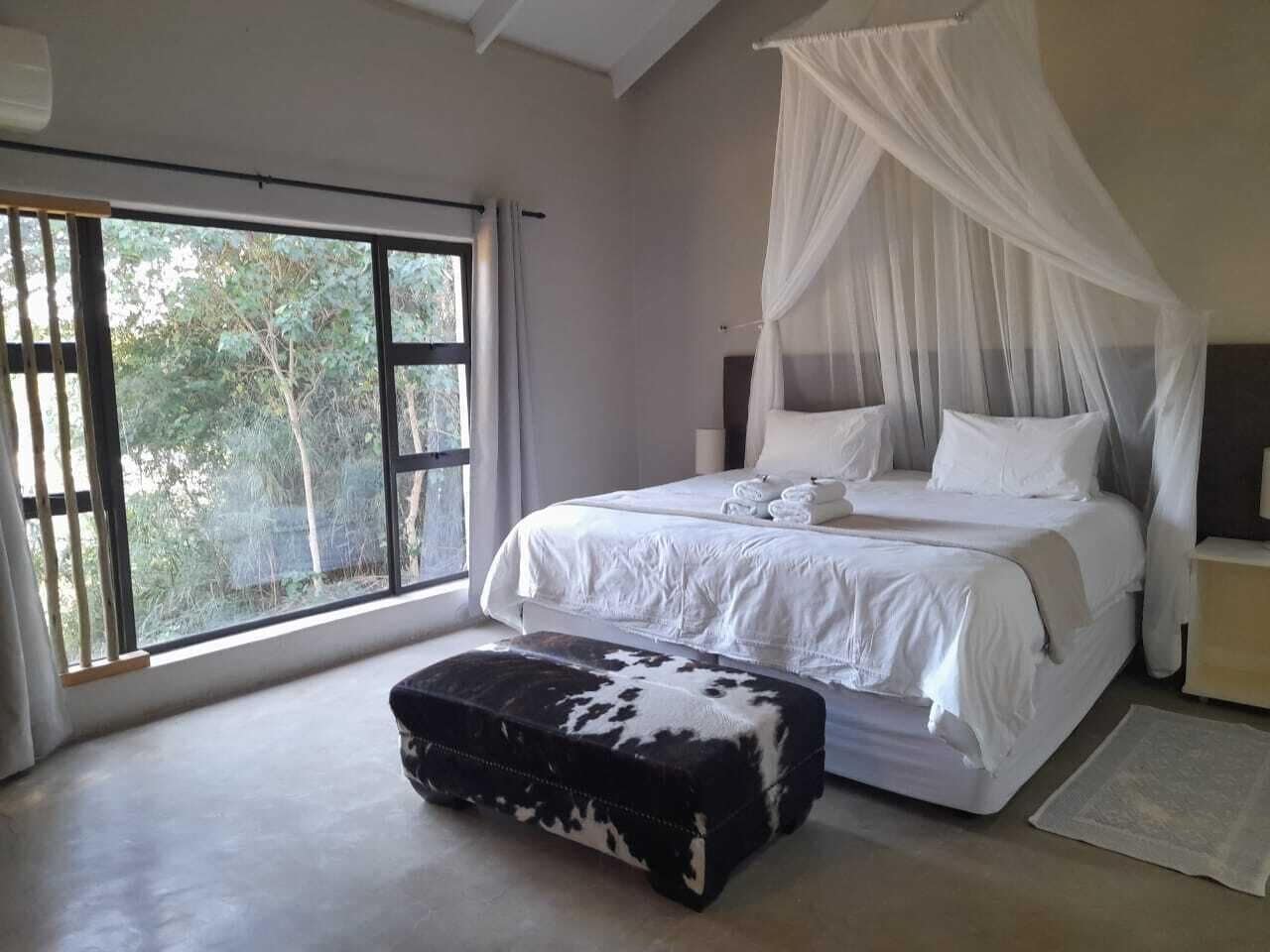 6 Sleeper Riverhouse  | Minibar, in-room safe, individually decorated, desk