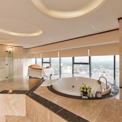 Sauna, hot tub, steam room, body treatments, hydrotherapy