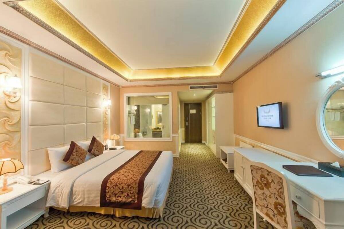 Minibar, in-room safe, desk, blackout curtains