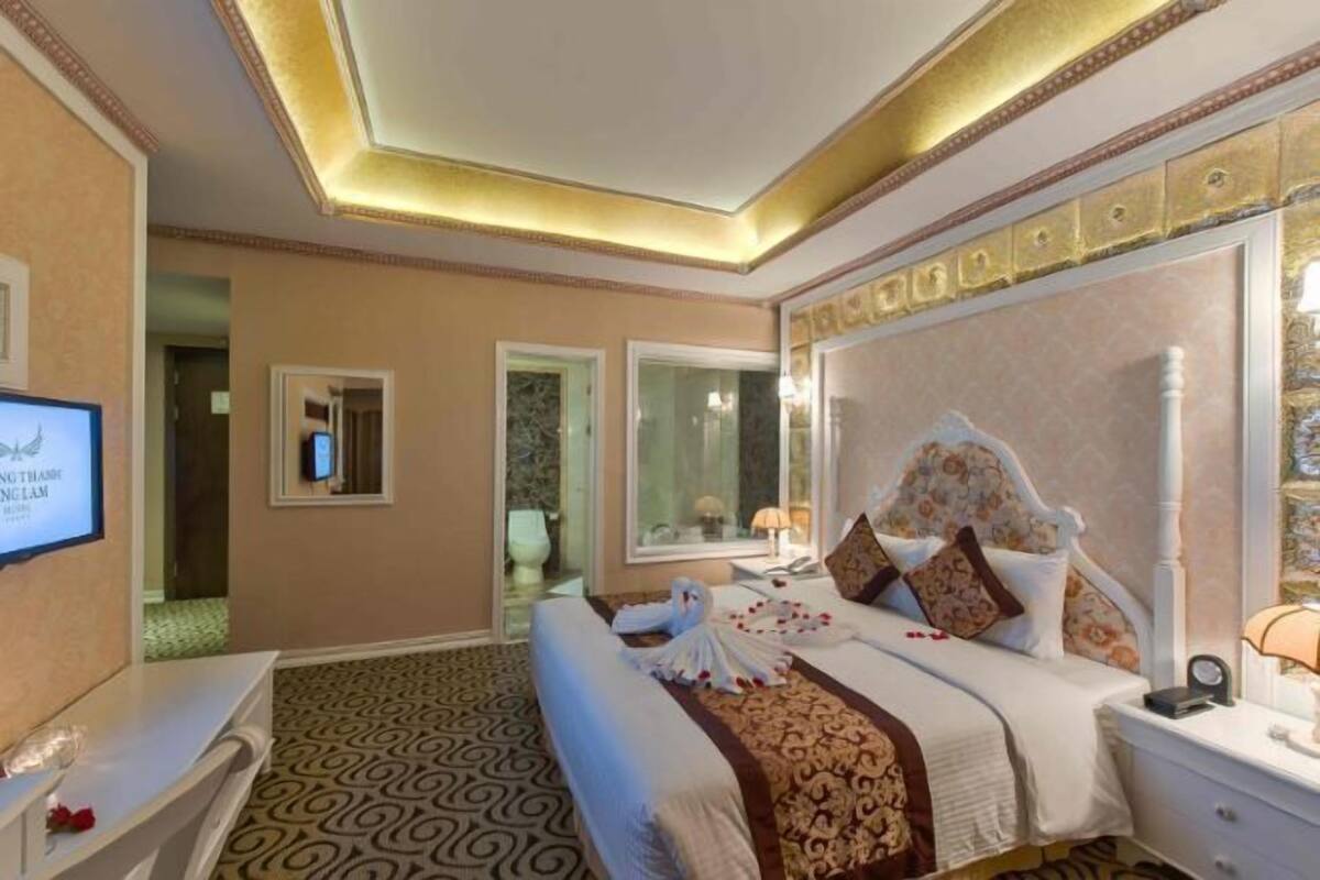 Minibar, in-room safe, desk, blackout curtains