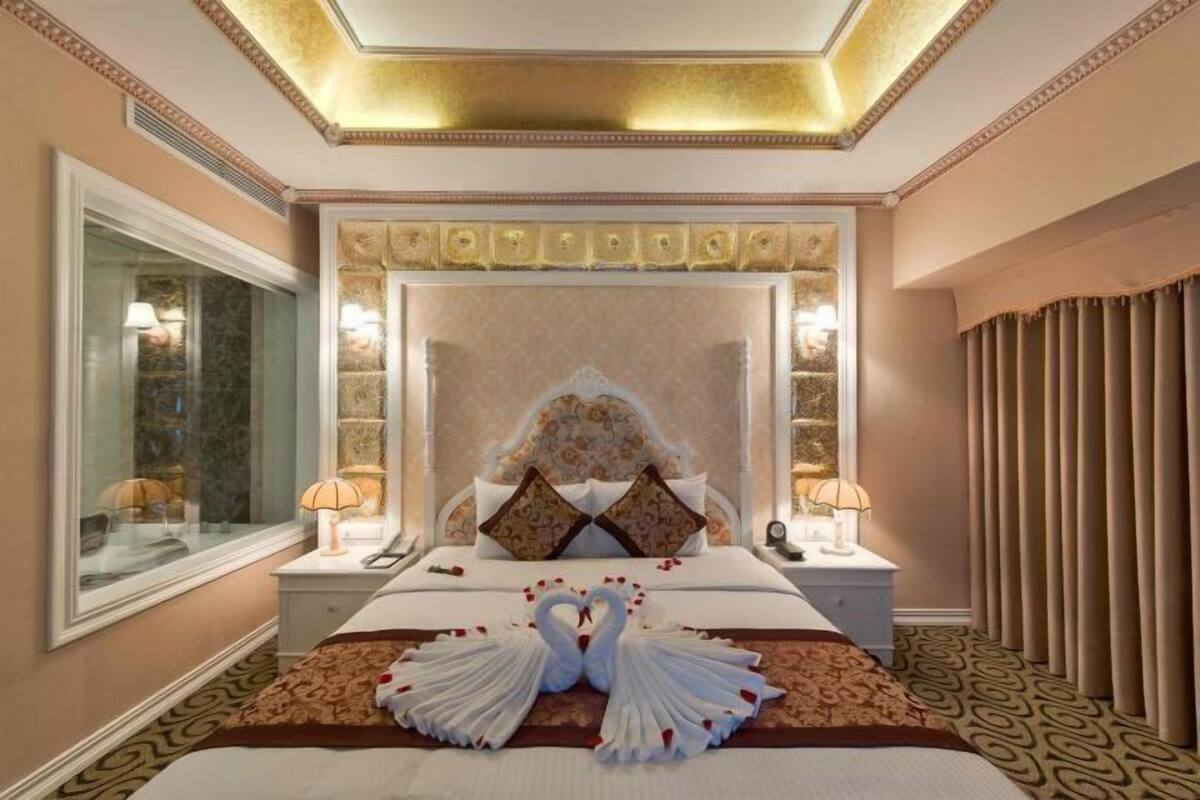 Minibar, in-room safe, desk, blackout curtains