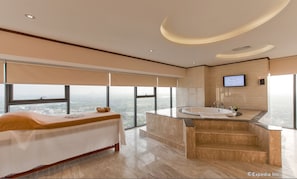 Sauna, hot tub, steam room, body treatments, hydrotherapy