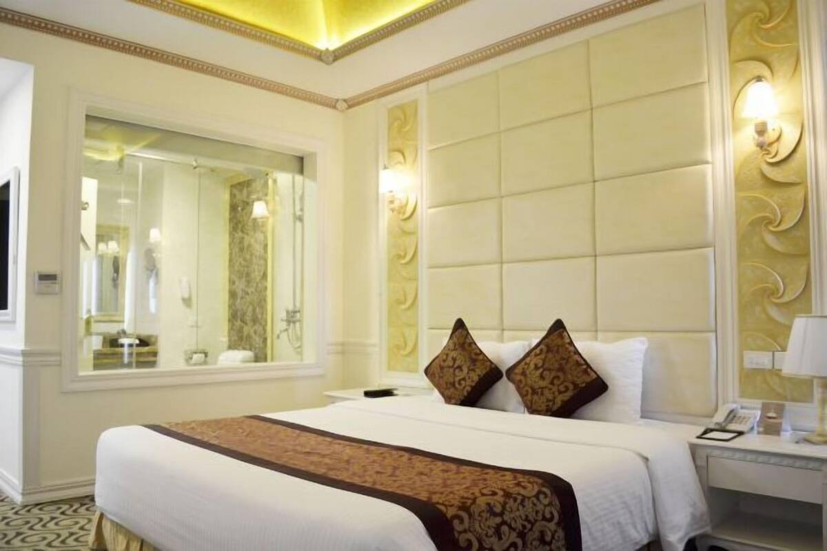 Minibar, in-room safe, desk, blackout curtains