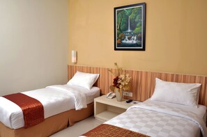 Deluxe Room | In-room safe, desk, free WiFi - Rangkayo Basa Halal Hotel (Padang)