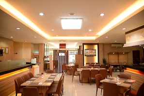 朝食無料