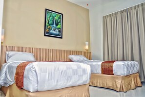 Deluxe Room | In-room safe, desk, free WiFi - Rangkayo Basa Halal Hotel (Padang)