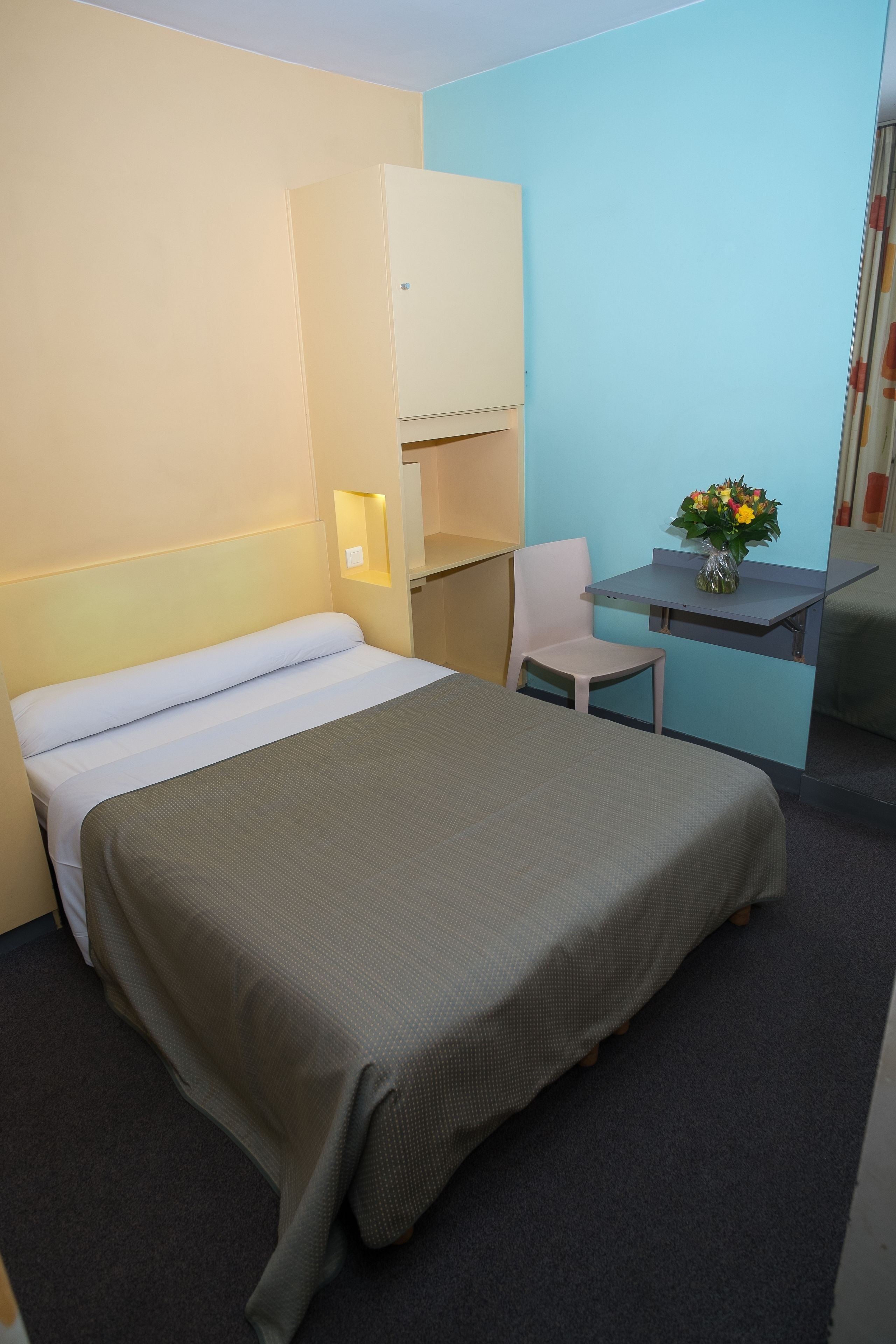 Lençóis italianos Frette, cofres nos quartos, individualmente decorados