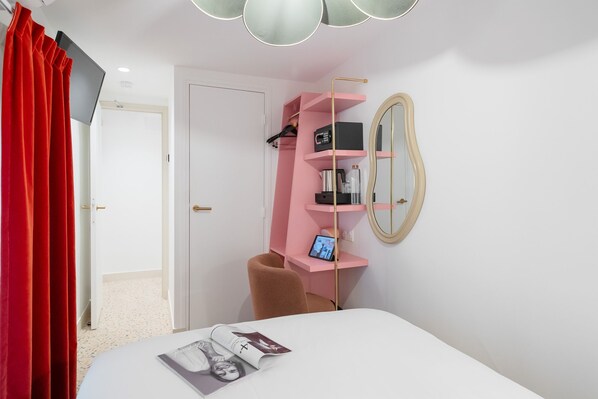 Standard Single Room | Frette Italian sheets, in-room safe, desk, soundproofing - Trendy Canette Hotel (Paris)