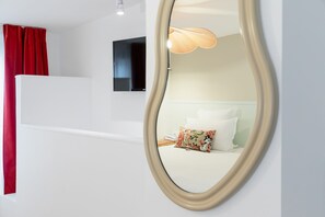 Suite familiare | Lenzuola Frette, una cassaforte in camera, con stile personalizzato