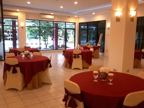 Restaurant - Hotel Bandara Syariah (Natar)
