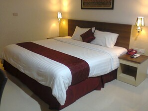 Deluxe Double or Twin Room | In-room safe, desk, bed sheets - Hotel Bandara Syariah (Natar)
