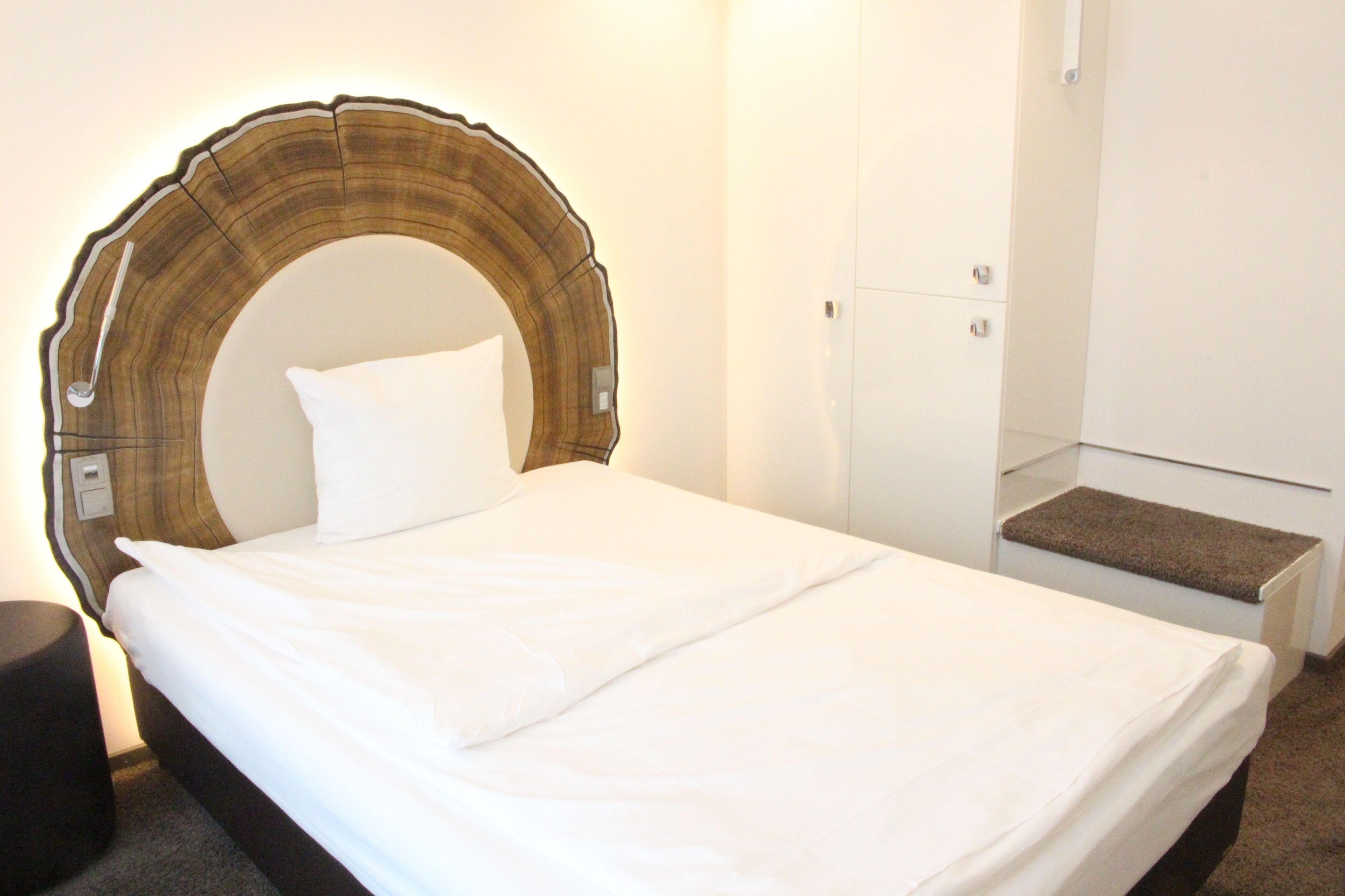 single room | hypo-allergenic bedding, free minibar, in-room safe, desk