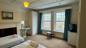 Standard Triple Room | Desk, iron/ironing board, free WiFi, bed sheets