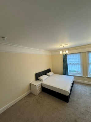 Desk, iron/ironing board, free WiFi, bed sheets - Langford Hotel, Brighton & Hove (Hove)