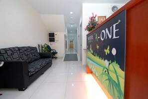 Lobby sitting area - Hotel A-One (Kuala Lumpur)
