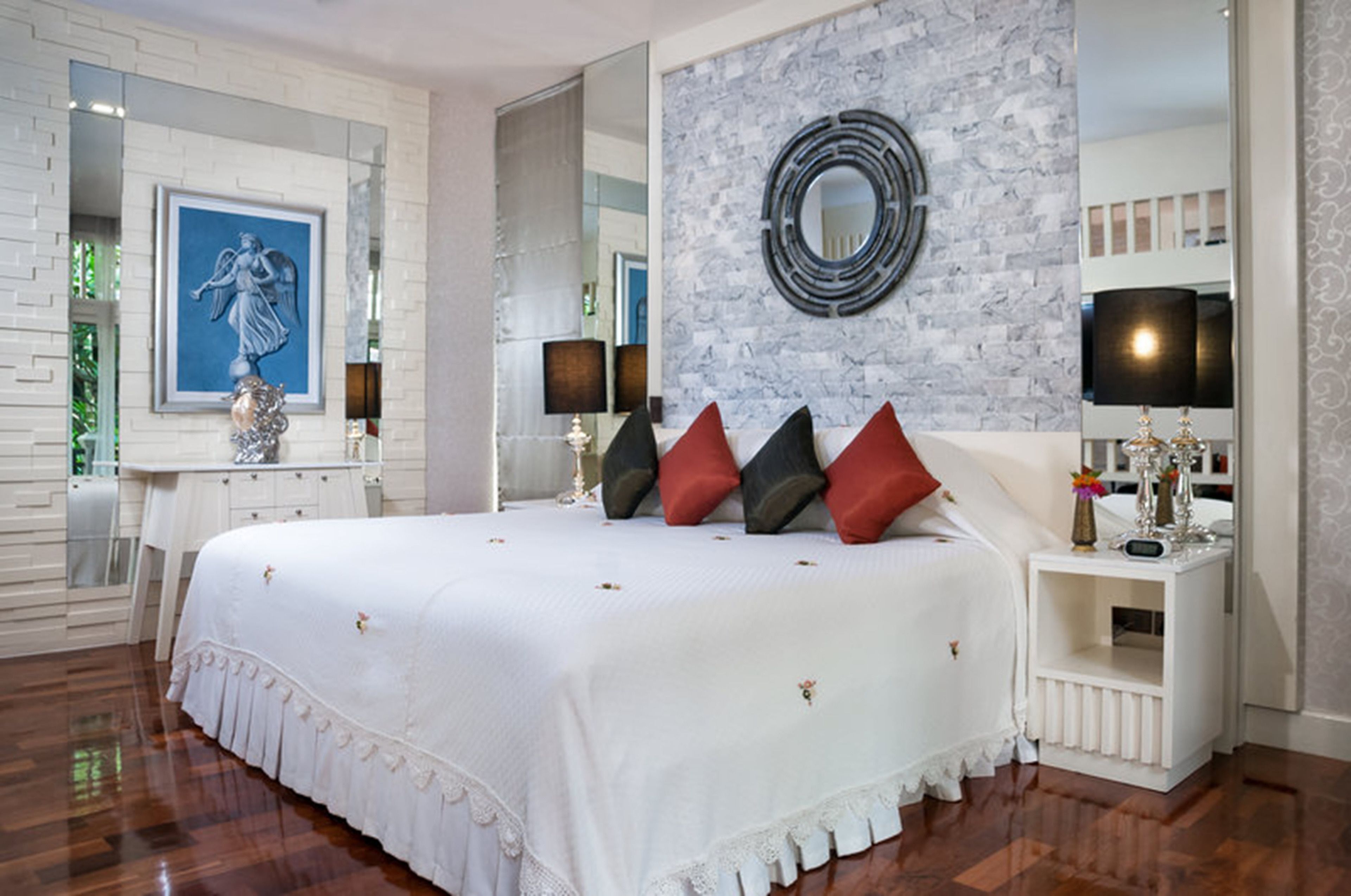 Peralatan tempat tidur premium, tilam berlapik, bar mini 