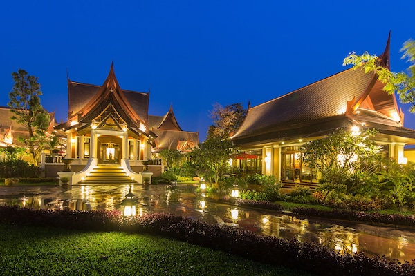 Voorkant accommodatie - avond/nacht