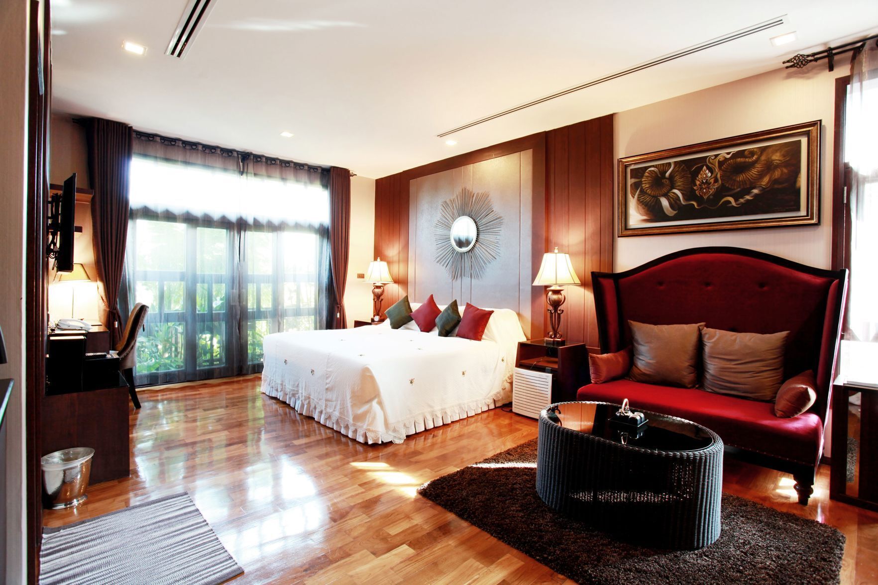 Peralatan tempat tidur premium, tilam berlapik, bar mini 