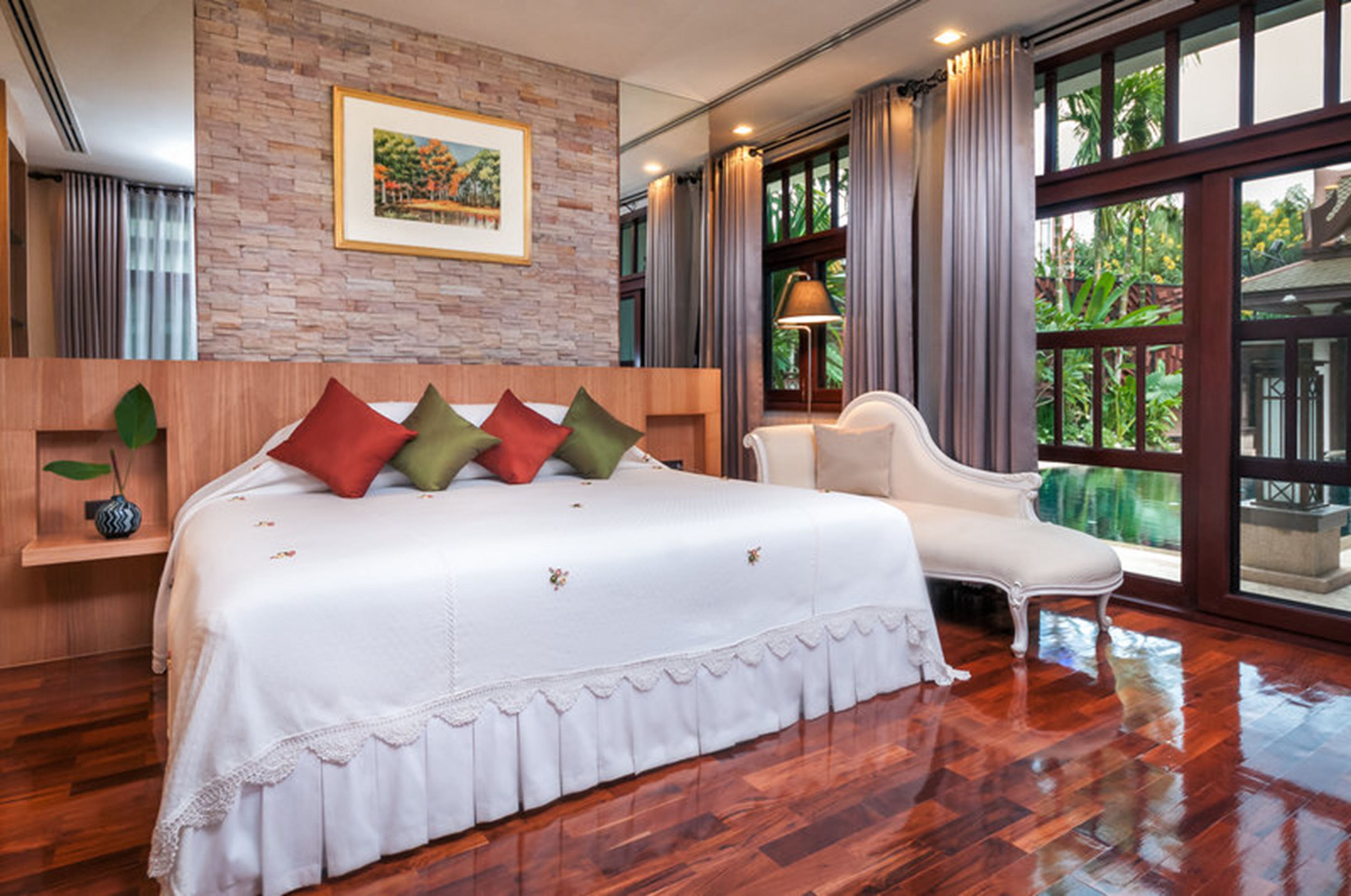 studio | premium bedding, pillow-top beds, minibar, in-room safe