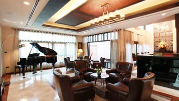 Piano bar, pool views, open daily