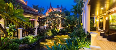 Suite | Courtyard view