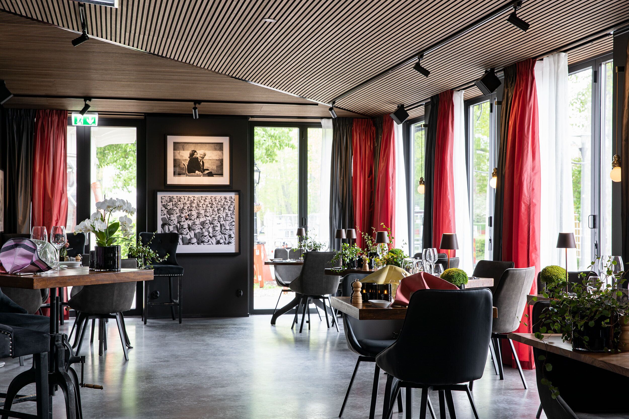 Frukost, lunch och middag serveras