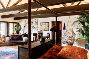 开间, 阳台 | 埃及棉床单、高档床上用品、羽绒被、加厚床垫