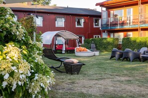 Dobbeltrom, 1 dobbeltseng | Hageutsikt