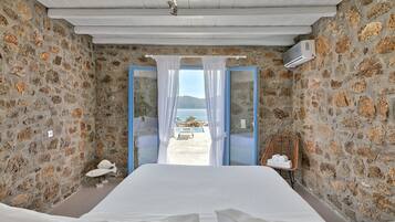 Villa, 2 chambres, piscine privée, vue mer | Literie de qualité supérieure, coffres-forts dans les chambres